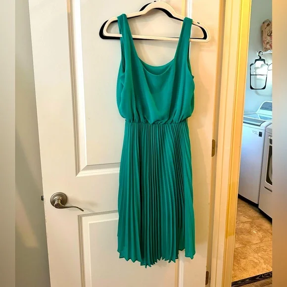 Bebe Dresses | Bebe Emerald Green Pleated Chiffon Dress - Size Small | Color: Green | Size: S | Ohdeeohmy's Closet